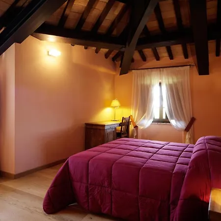 Castello Di Baccaresca Agroturismo *