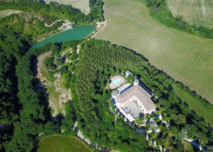 Фермерский дом Castello Di Baccaresca Branca